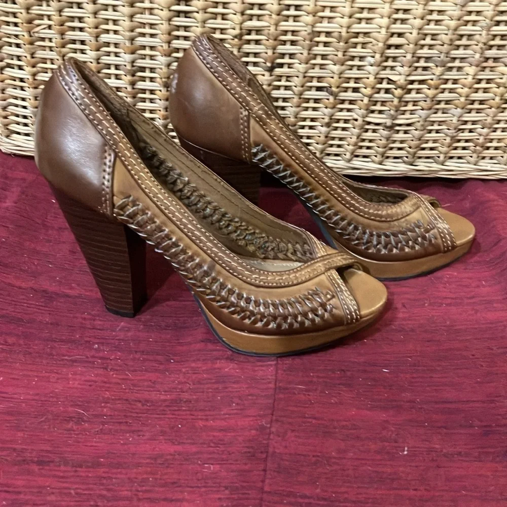 American eagle 4” heel open tie basket weave shoes